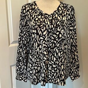 Nic+Zoe black and beige patterned blouse. Long sleeves.